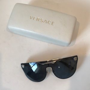 Unique Versace sunglasses (new)